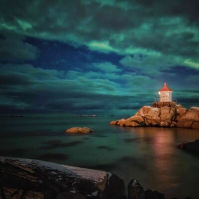 Northern Lights Kayak & Hot Tub 2