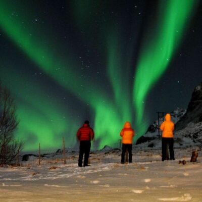 Northern lights with snowshoe 4